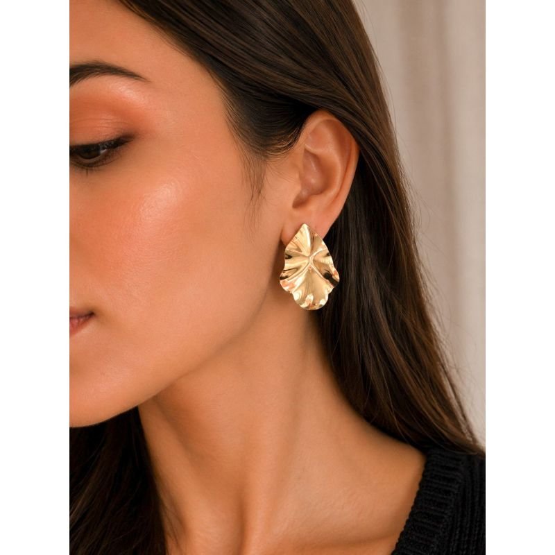 Brinco Chapa Oval Banhado a Ouro 18k.