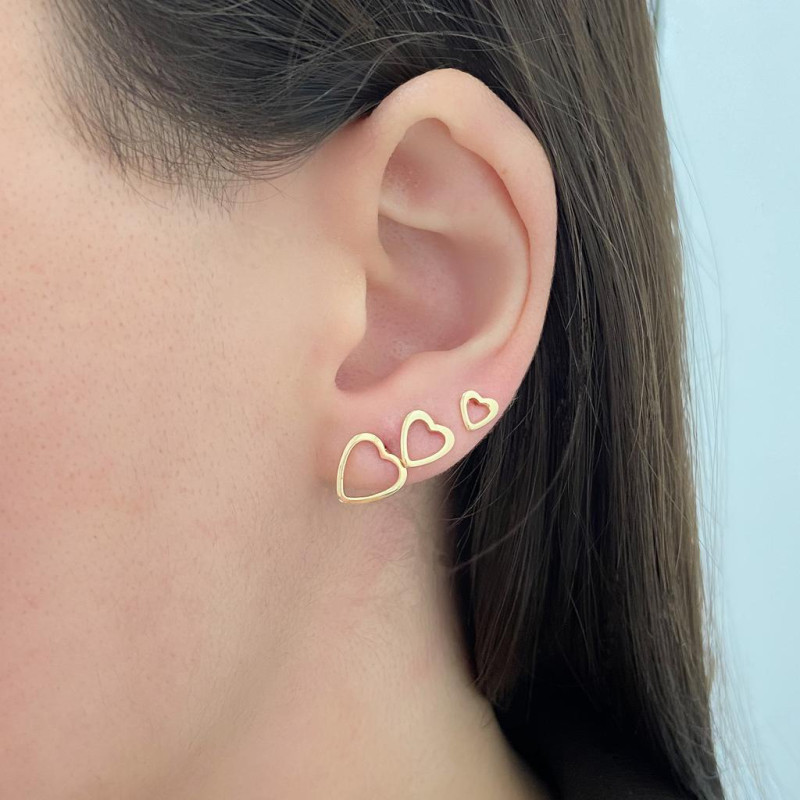 Brinco Trio Coração Vazado Banhado a Ouro 18k.